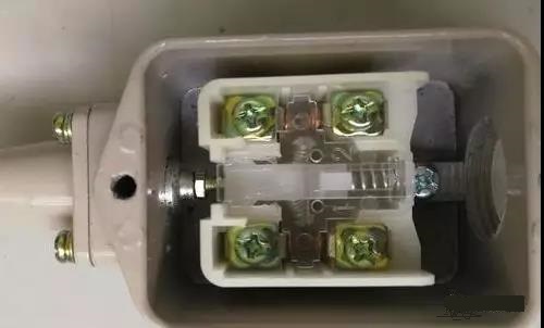 東莞plc編程培訓(xùn),限位開關(guān)、光電開關(guān)和接近開關(guān)怎么應(yīng)用?,大朗智通培訓(xùn)學(xué)校,電工培訓(xùn) 東莞plc編程培訓(xùn),限位開關(guān)、光電開關(guān)和接近開關(guān)怎么應(yīng)用?,大朗智通培訓(xùn)學(xué)校,電工培訓(xùn)