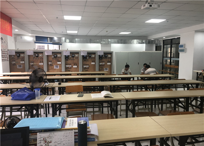 考個電工證拿補(bǔ)貼1200元? 東莞如何考電工證?電工證好考嗎?新手考個電工證要多久?電工證報考條件?  考個電工證拿補(bǔ)貼1200元? 東莞如何考電工證?電工證好考嗎?新手考個電工證要多久?電工證報考條件?